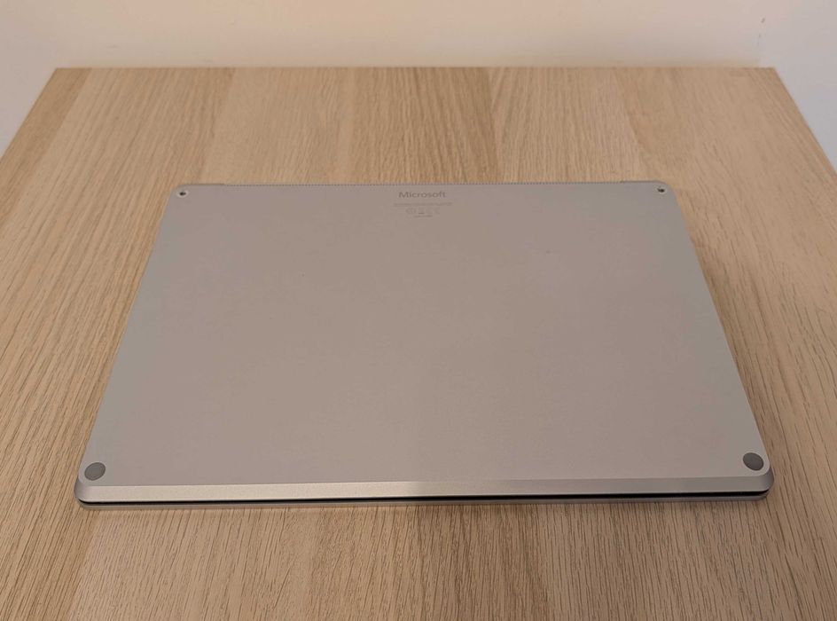 Microsoft Surface Laptop – AMD Ryzen 5 – Slim & Premium