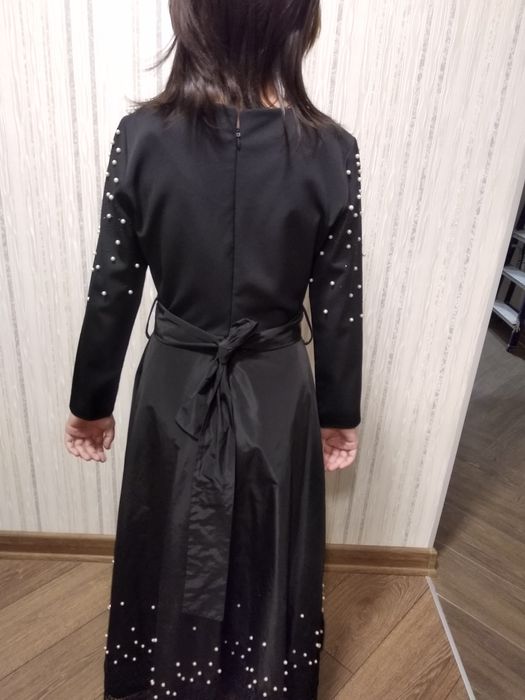 Вечернее черное платье.