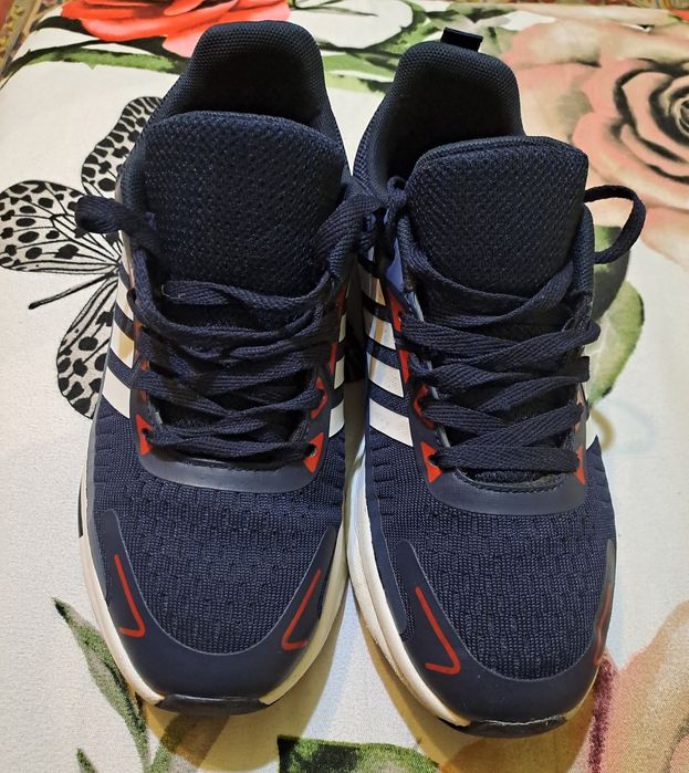 Vând urgent adidași  ultralon mărime 39
