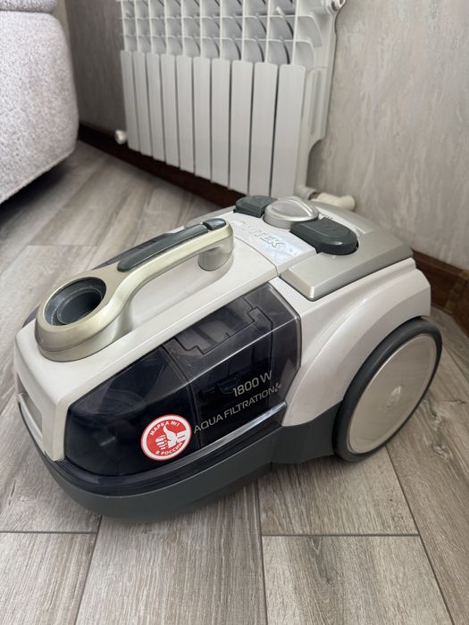 Продам водяной пылесос от Vitek