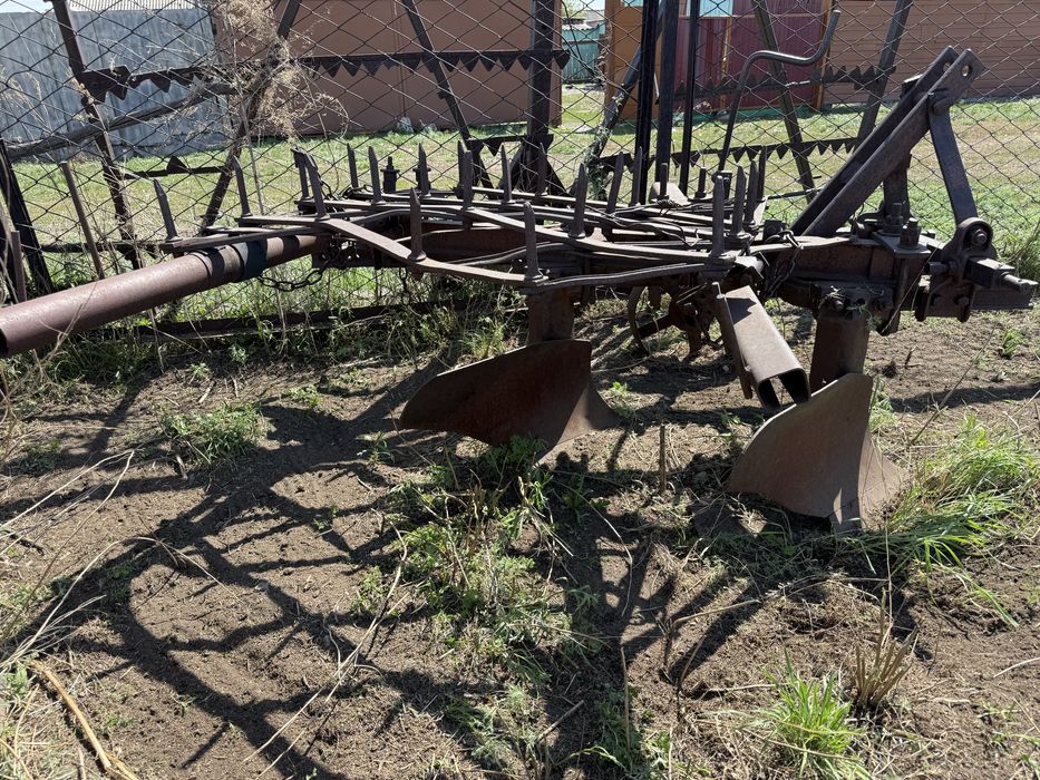 Продам плуг трехкорпусный
