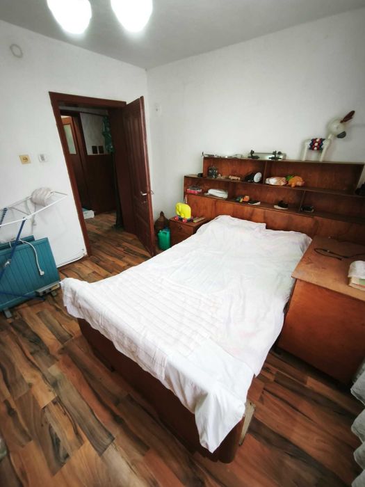 Продавам етаж от къща в общ. Перник с. Кладница