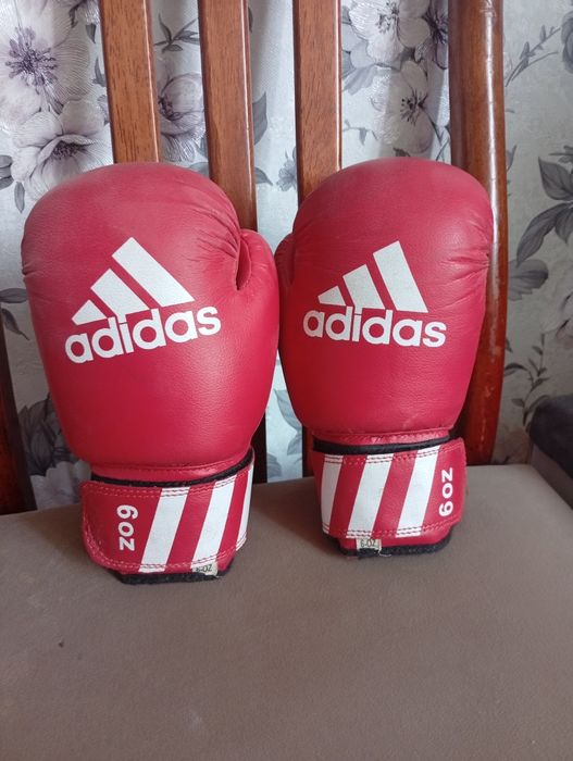 Продам боксерские перчатки "Adidas"  размер 6oz