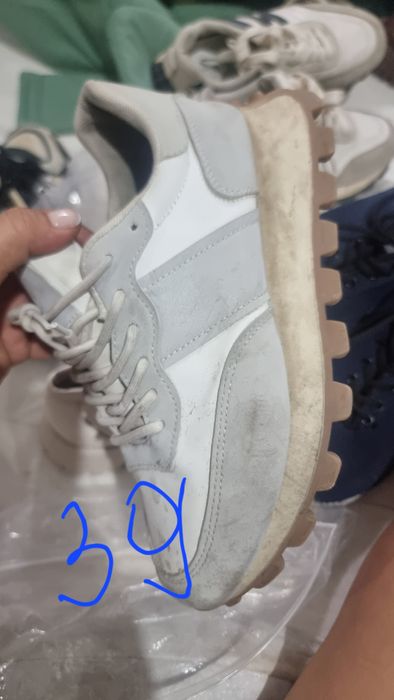 Отдам кроссовки срочно