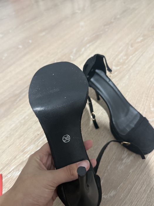 Босоножки замшевые