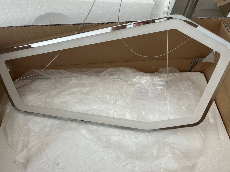Lustra/plafoniera cu led in forma geometrica