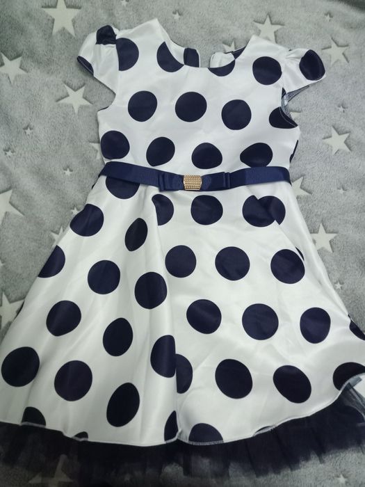 Платье новое на 3,4 года
