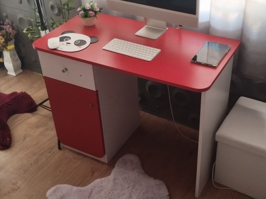 Детско Червено на Бяло Бюро за Детска Спалня