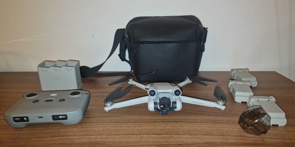 Vand drona DJI Mini 3 Pro Fly More Combo in stare perfecta