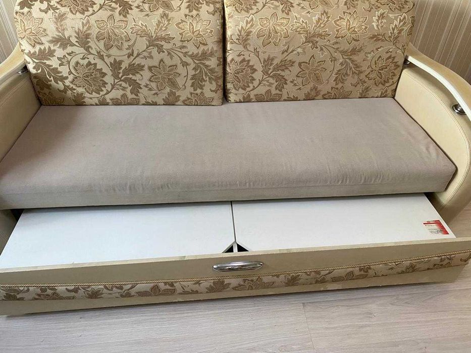 Продам б/у диван