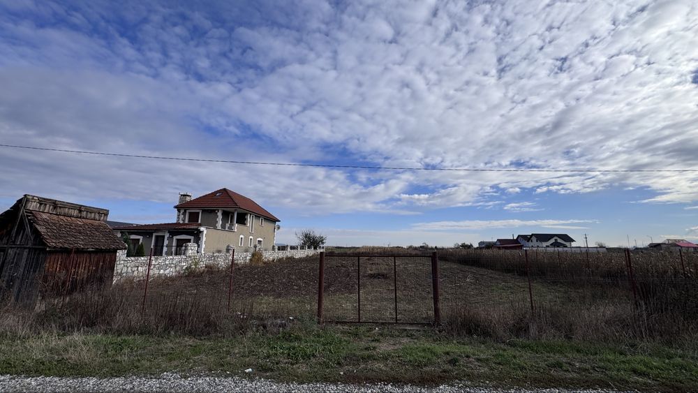 Teren intravilan de vânzare – Avrig, Sibiu | 1.700 mp | Front stradal 25 m | Parcelabil( 850 mp/ parcela )