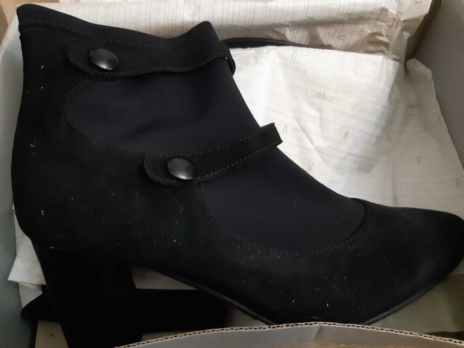 ghete/botine de dama din piele naturala, noi, in cutie