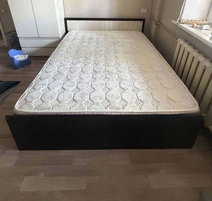 Срочно! Продам кровать с матрасом