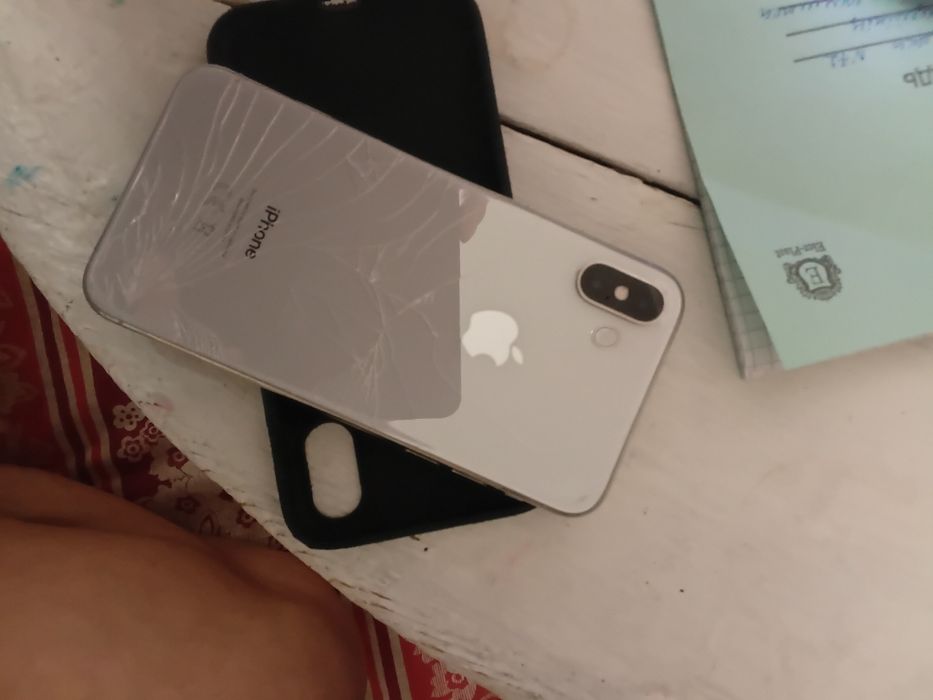 Продам iPhone x 64