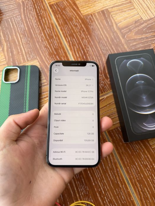 Vand iPhone 12 PRO impecabil la cutie