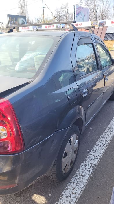 Particular, vând auto Logan 2011.