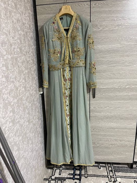 Красивое национальное платье