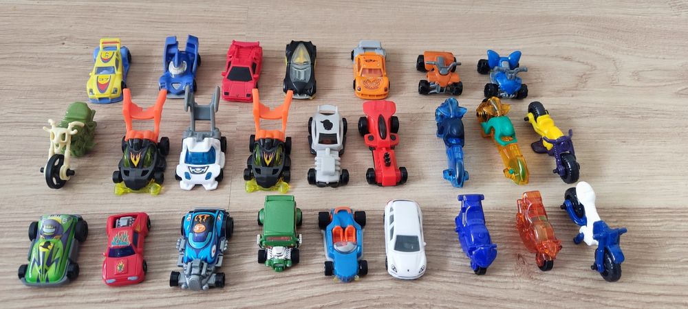 Лот киндер играчки