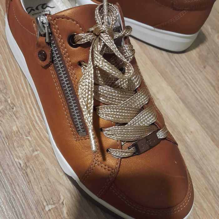 Дамски сникъри ARA