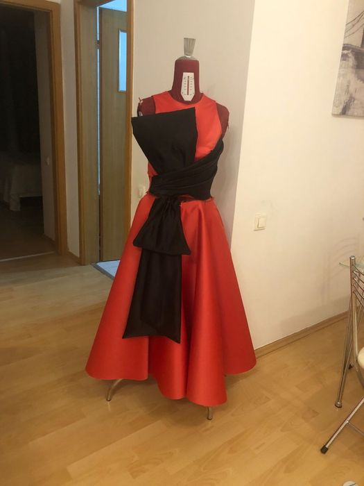 Rochie corai cu negru