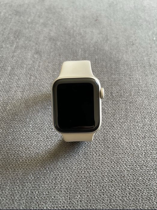 Apple Watch SE 2 gen / 40 mm / Starlight