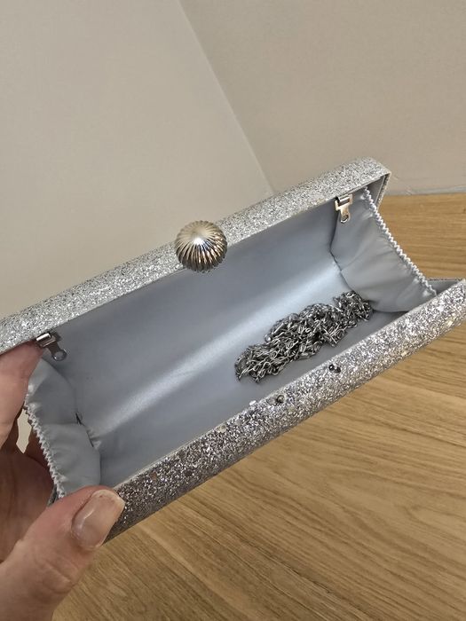 Сребърни обувки и чанта