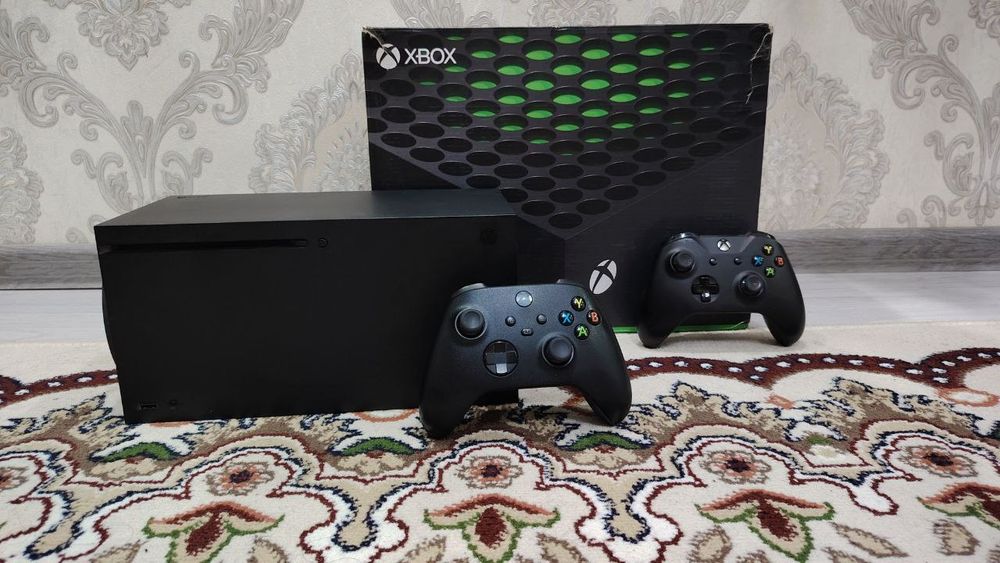Продам Xbox series X 1 тб состояние отличное 2 джойстик