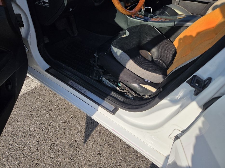 Vand mercedes e class w211,motor 2.2 automata,330.000 km