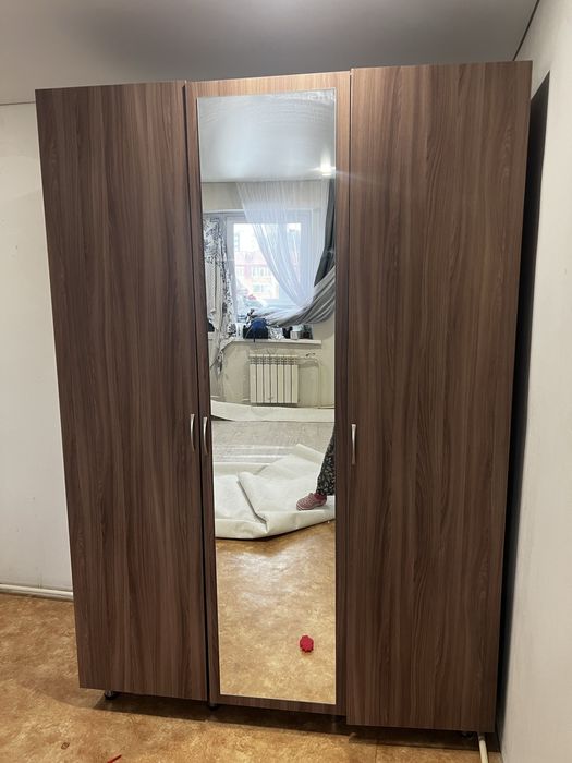 Продам шкаф в хорошем состояний размер ширина 150/62 длина 225