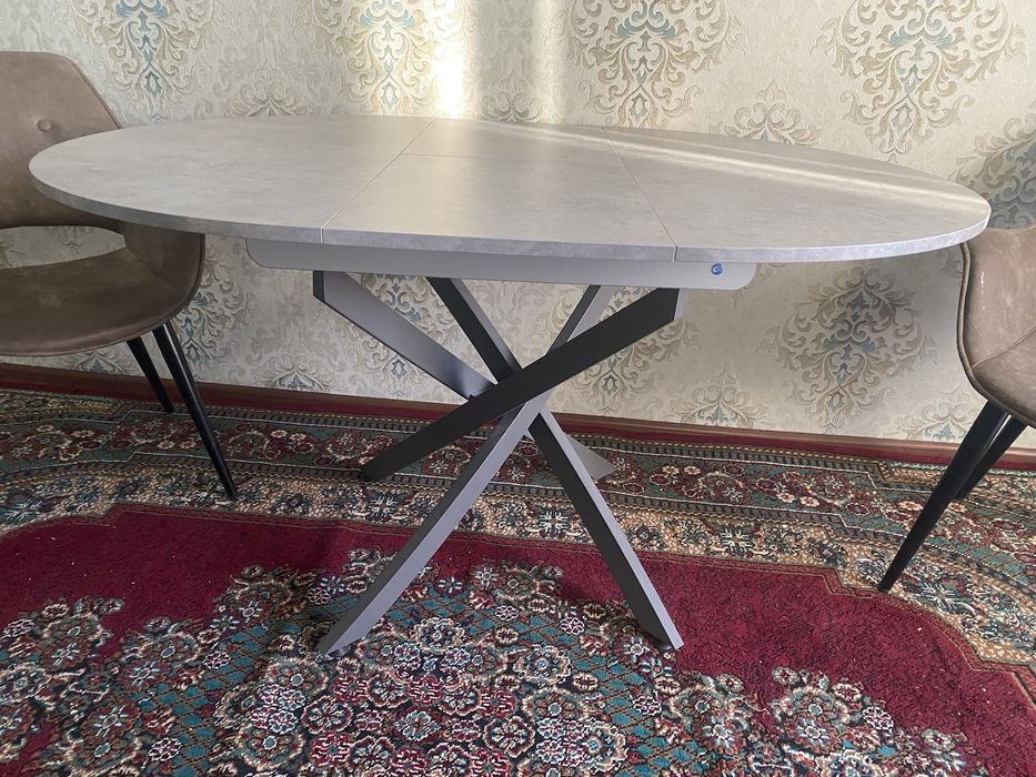 Стол со стульями