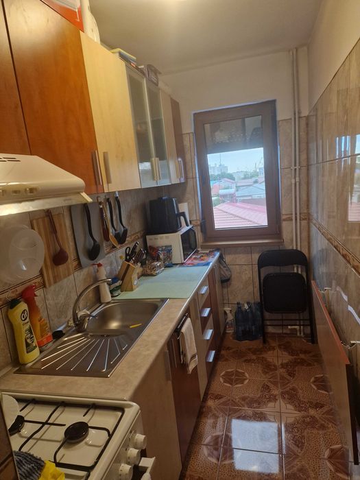 Apartament 2 camere semidecomandat, etaj 2,Aleea Farului.