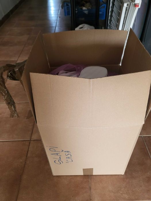 Bax cutie Slapi papuci albi de casa, piscina, spital etc. inter, noi