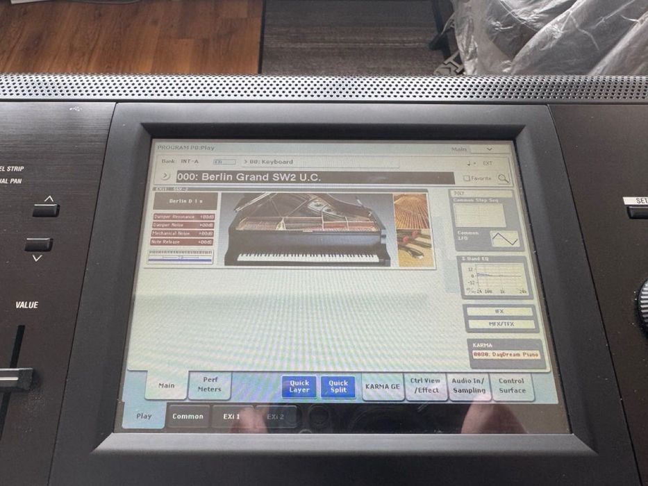 Korg Kronos 2 - 73 тежки клавиша, бонус покривало Custom