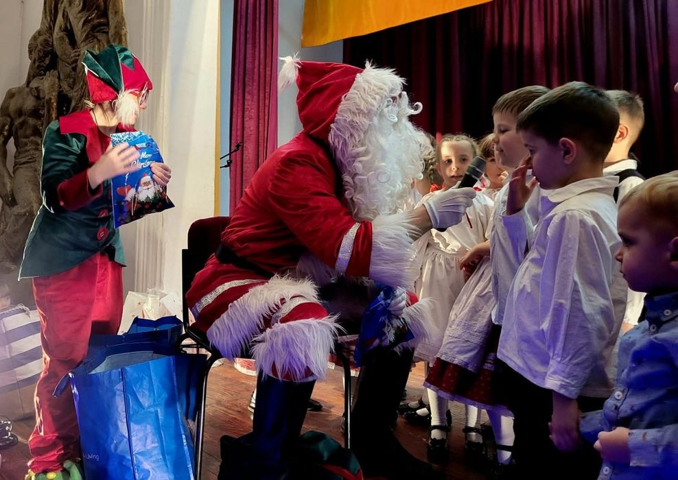 Moș Crăciun împreună cu Spiridușul vine la tine : ARAD TIMIȘ