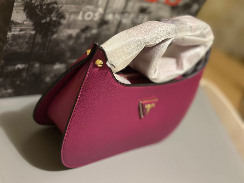 Guess Meridian дамска чанта в два цвята НОВА ЦЕНА 140лв