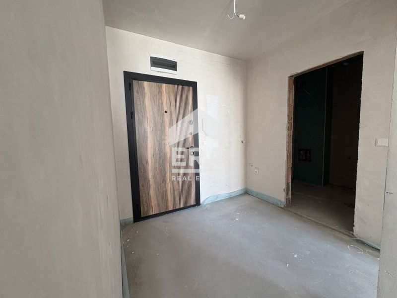 Продава се Двустаен апартамент в Варна, Възраждане 2 - 61 кв.м за 1638 €/кв.м - Снимка #5