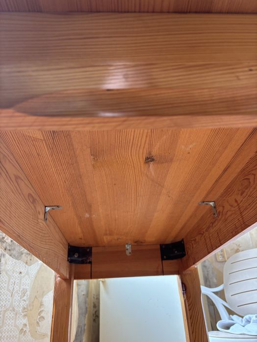 Трапезна маса от масивна дървесина