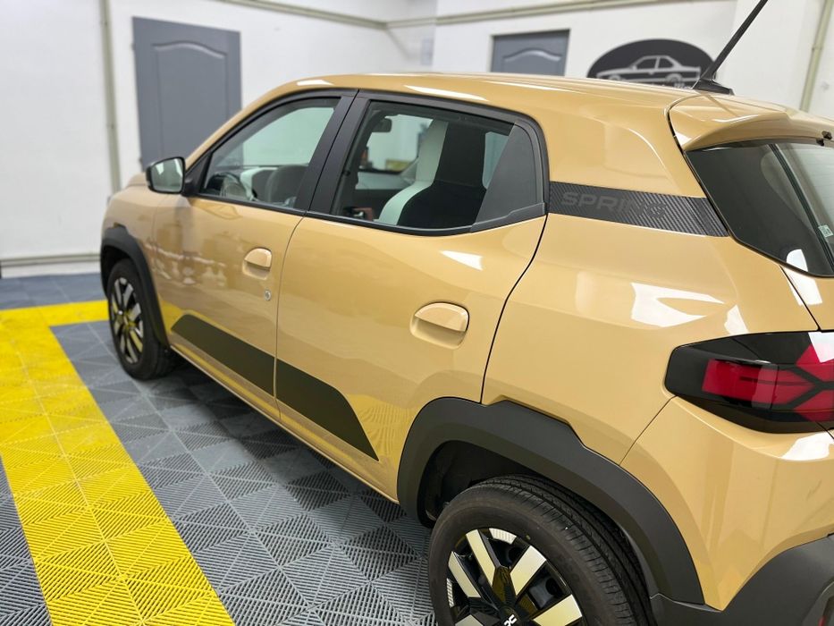 Stickere bandouri compatibile Dacia Spring 2025