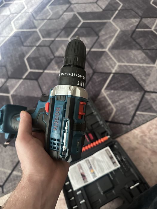 Шуруповерт   Новый комплект