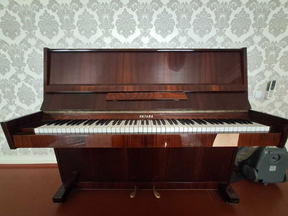 Pianino Oktava fabrichni