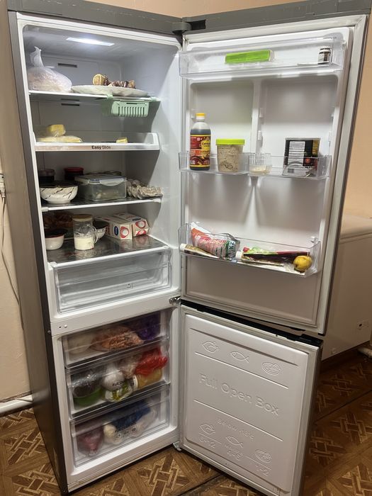 Холодильник samsung продается