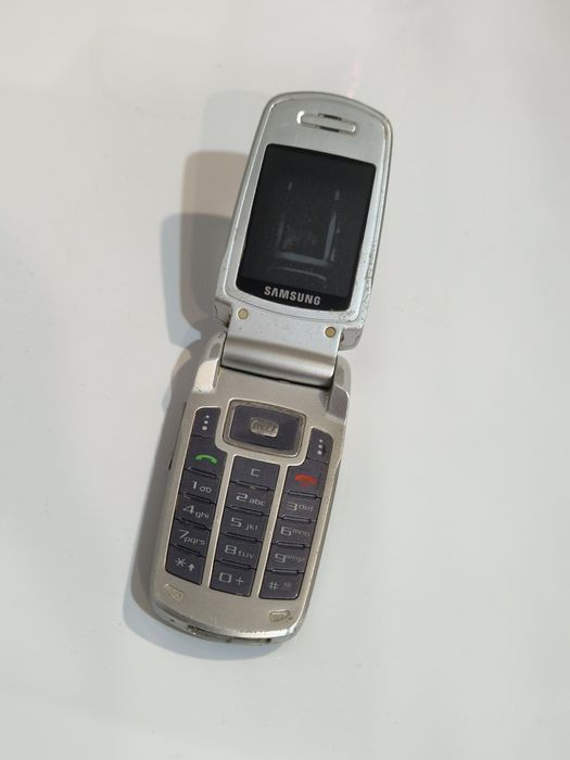 Telefon cu clapeta