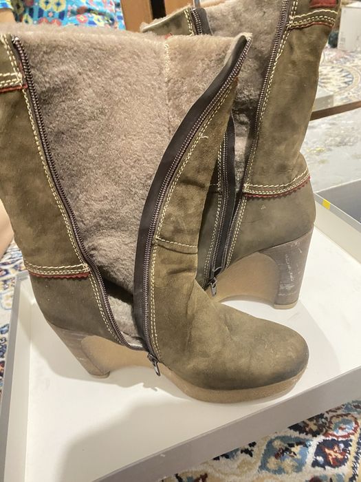 Аяк кейимдер сатылады