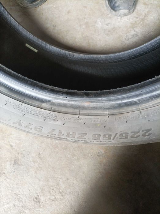 Продавам 2 летни гуми 225/55ZR17 -40 лв/бр. /20.45 Евро/бр.