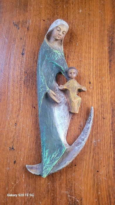 Дървена стенна декоративна фигура Мария и младенец