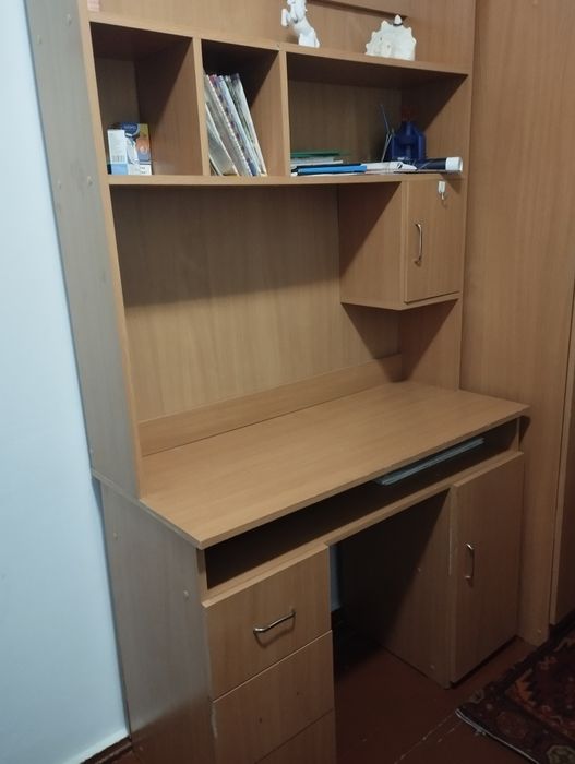 Письменный стол с полками