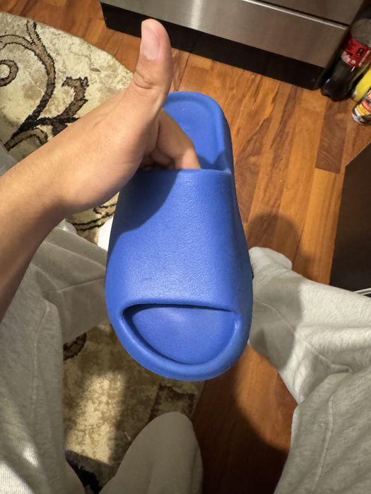 Yezzy slide adidas
