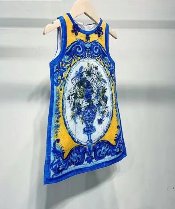 Нарядное платье для девочки. Новое. 140 рост