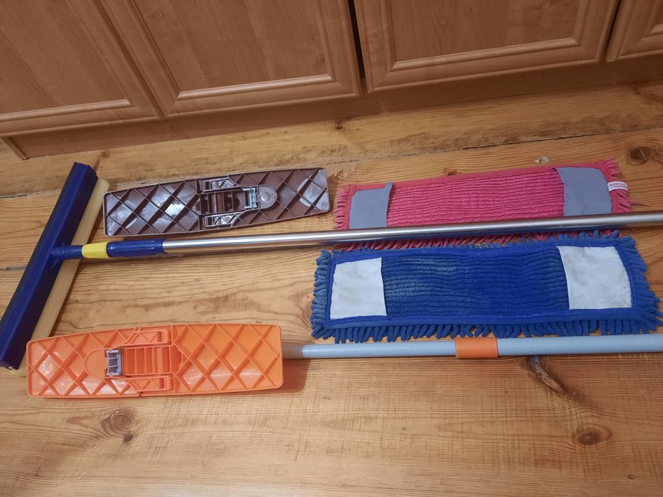 Щётка для окон (3 м )и две швабры