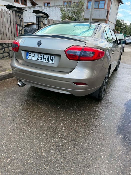 Mașină Renault flunce